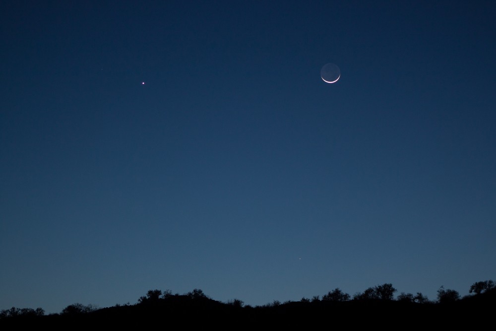 Hecktor Barrios in Hermosillo, Mexico wrote: “Venus, Moon and Mercury, the latter barely visible."